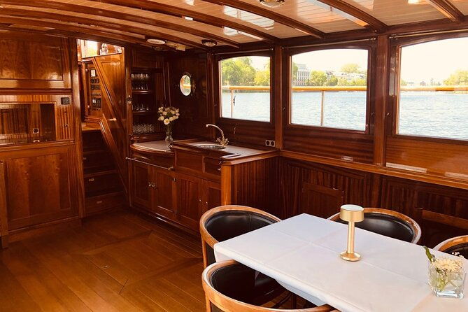 berlin-boat-sightseeing-tour-on-electrified-vintage-yacht