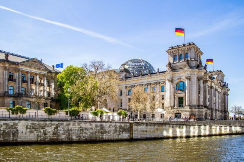 berlin-boat-tour-along-the-river-spree