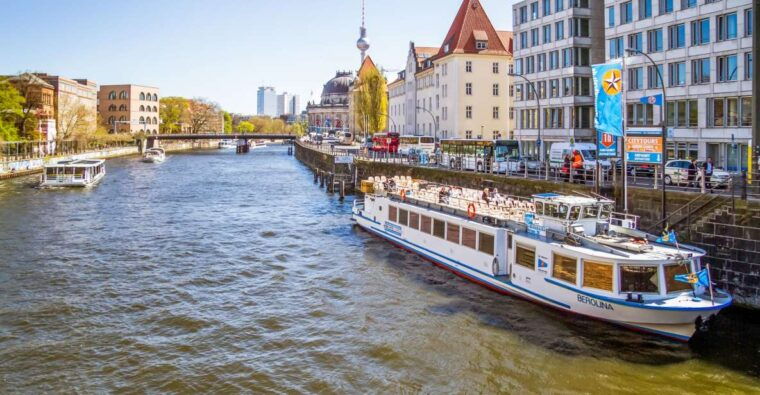 berlin-boat-tour-along-the-river-spree