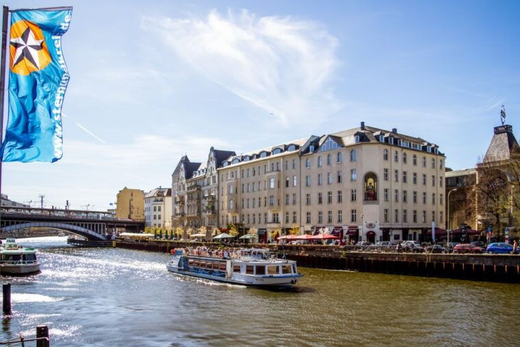 berlin-boat-tour-along-the-river-spree