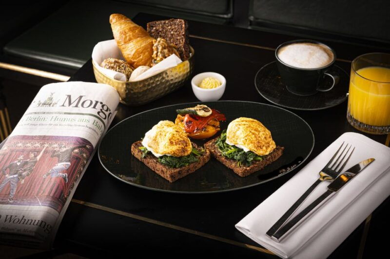 berlin-breakfast-at-cafe-wintergarten