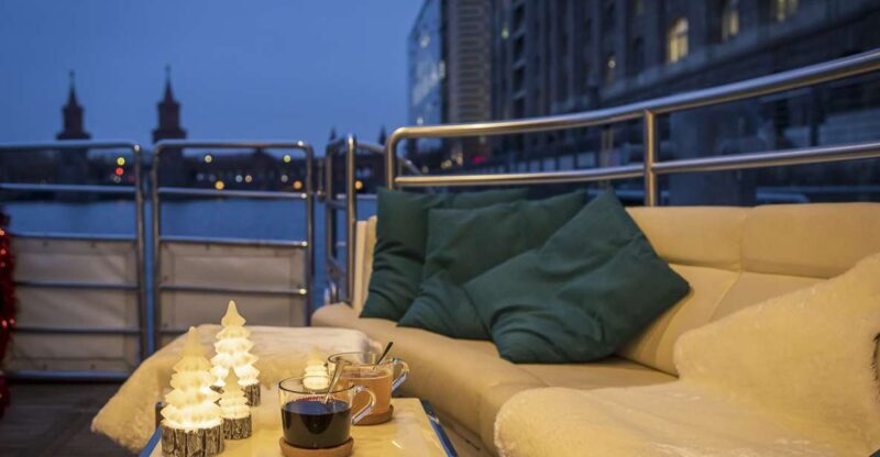 Berlin: Christmas Sightseeing Boat Tour - The Experience: A Festive, Green Cruise Through Berlin