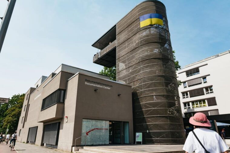 berlin-cold-war-walking-tour-on-berlin-wall-route