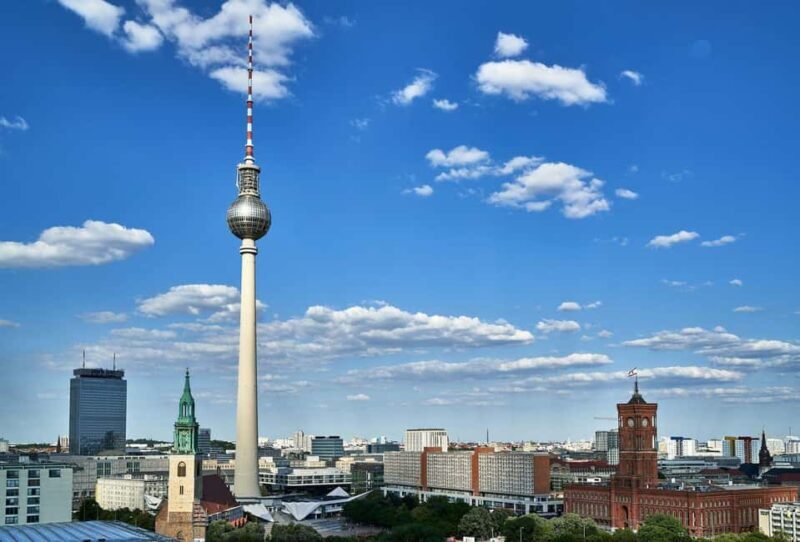 Berlin: DeJa Vu Museum Entry Ticket & Digital City Tour - Who Is This Tour Best Suited For?