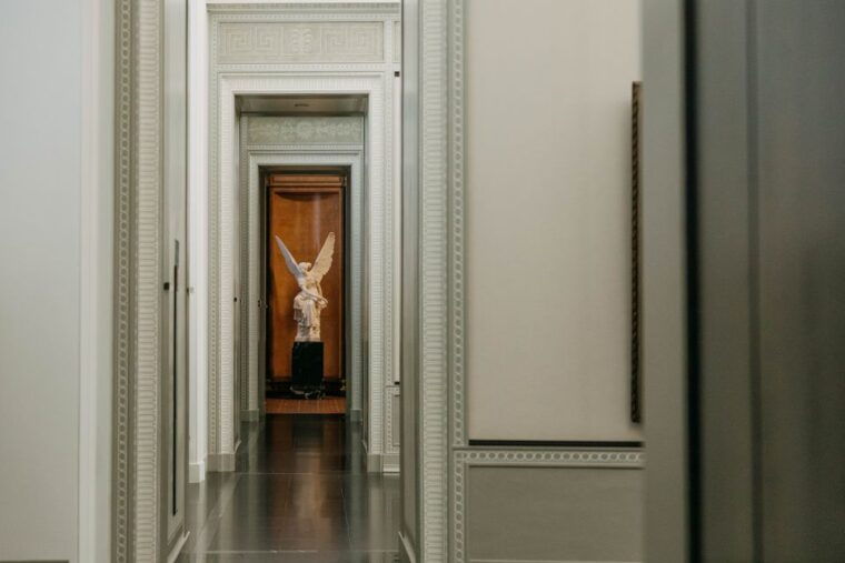 berlin-entry-to-the-old-national-gallery