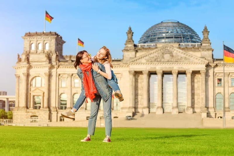Berlin Essentials: Private Photoshoot at Berlin's top sites - An In-Depth Look at the Experience