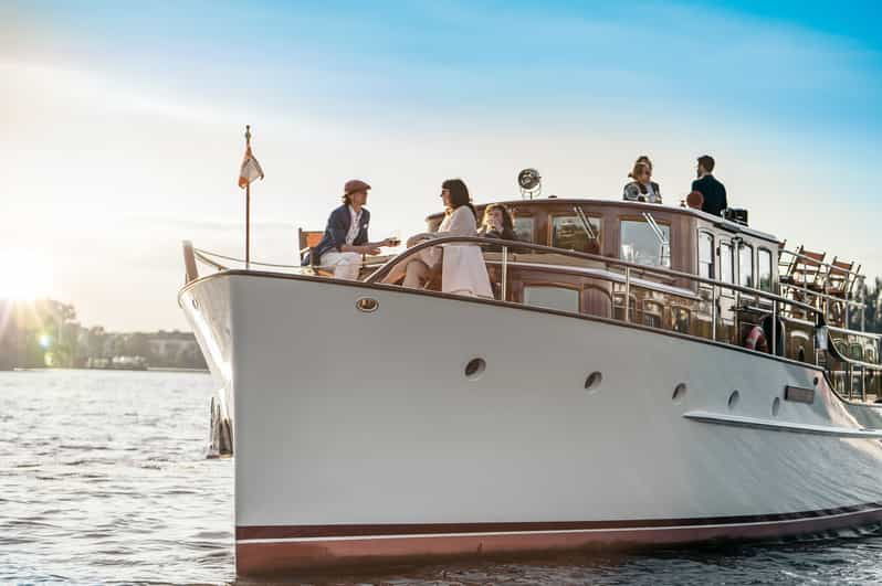 berlin-flagship-boat-sightseeing-on-electric-motor-yacht