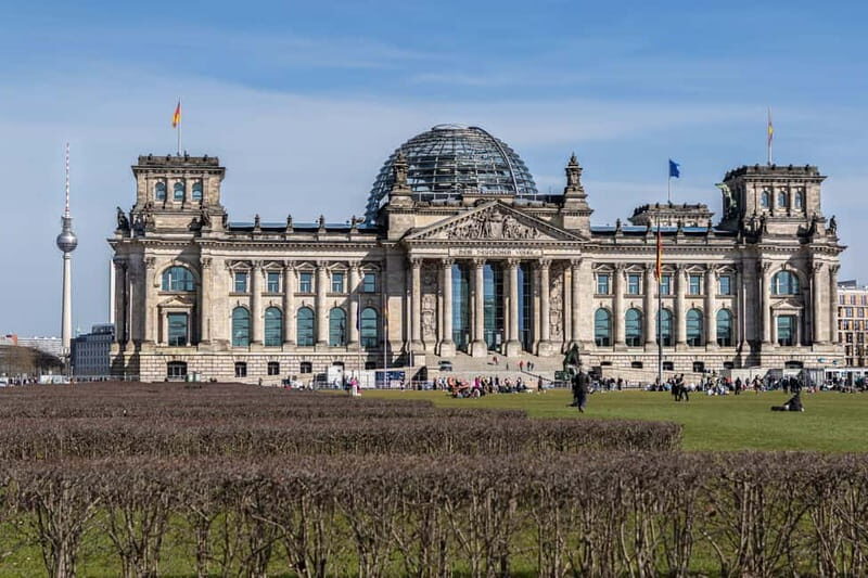 Berlin-government district and visit to the Reichstag dome - Key Points