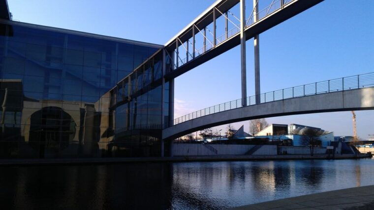 berlin-government-district-around-the-reichstag-guided-tour