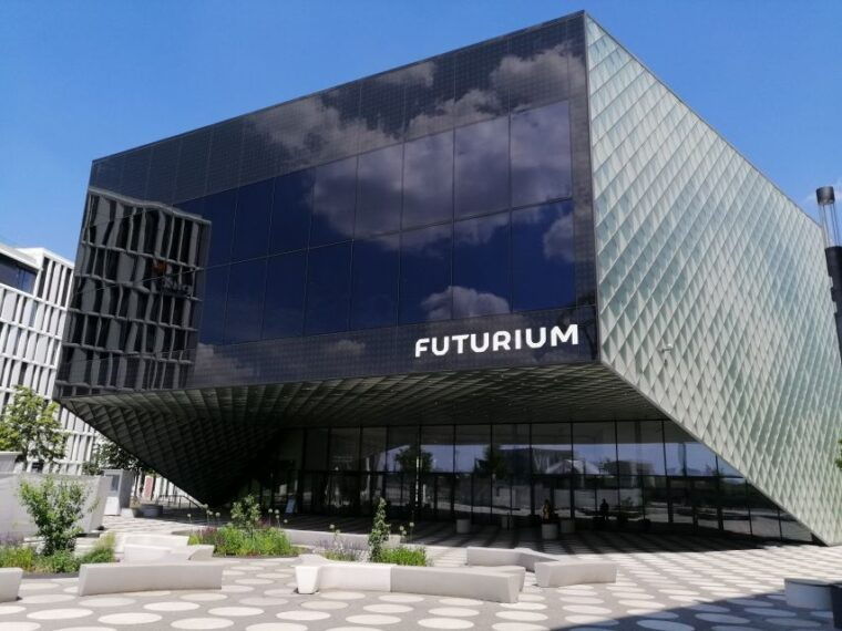 berlin-government-district-around-the-reichstag-guided-tour