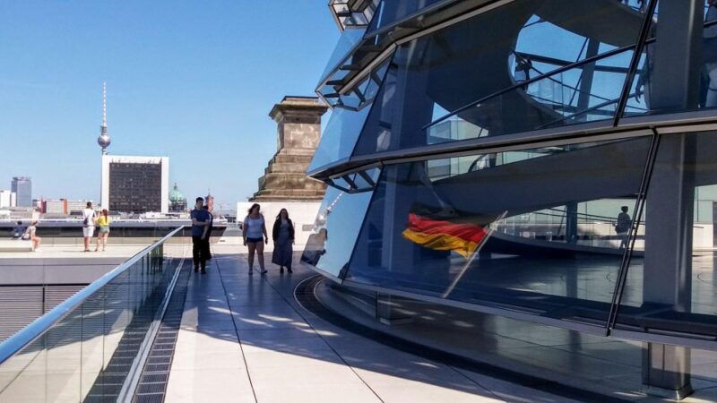 berlin-government-district-tour-and-reichstag-dome-visit