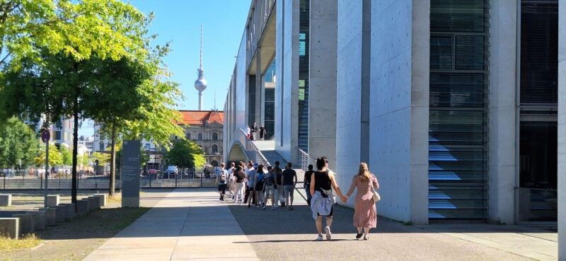 berlin-government-district-tour-and-reichstag-dome-visit