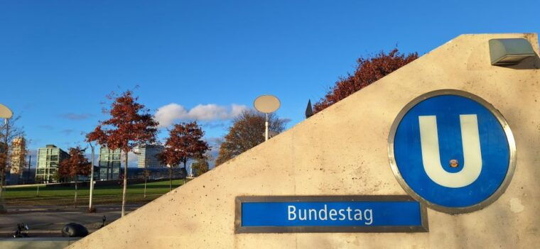 berlin-government-district-tour-and-reichstag-dome-visit