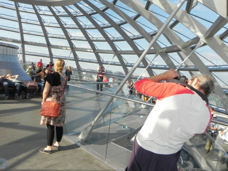 berlin-government-district-tour-and-reichstag-dome-visit