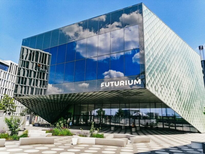 berlin-government-quarter-tour-and-reichstag-dome-visit