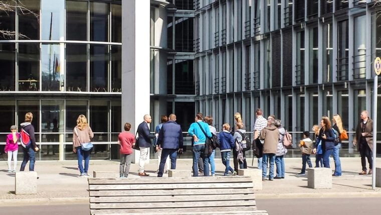 berlin-government-quarter-tour-and-reichstag-dome-visit