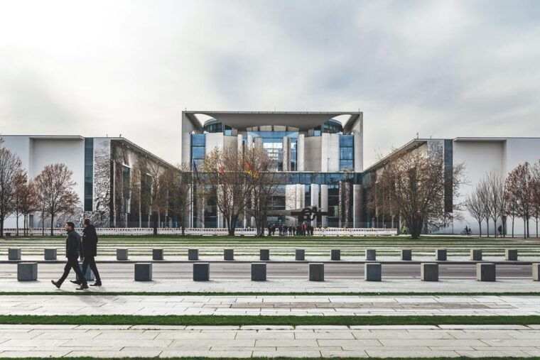 berlin-guided-walking-tour-around-the-reichstag