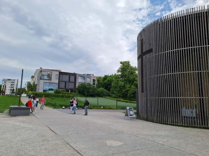 Berlin: Guided walking tour of the Secrets of the Berlin Wall - Authentic Insights from Reviewers
