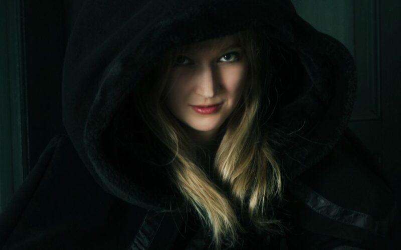 berlin-haunted-guided-live-theatre-tour-in-german