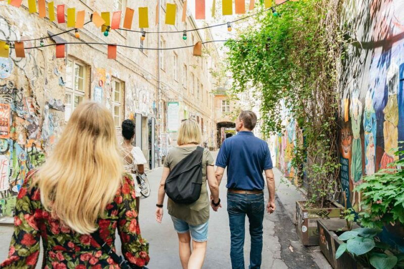berlin-hidden-backyards-guided-walking-tour