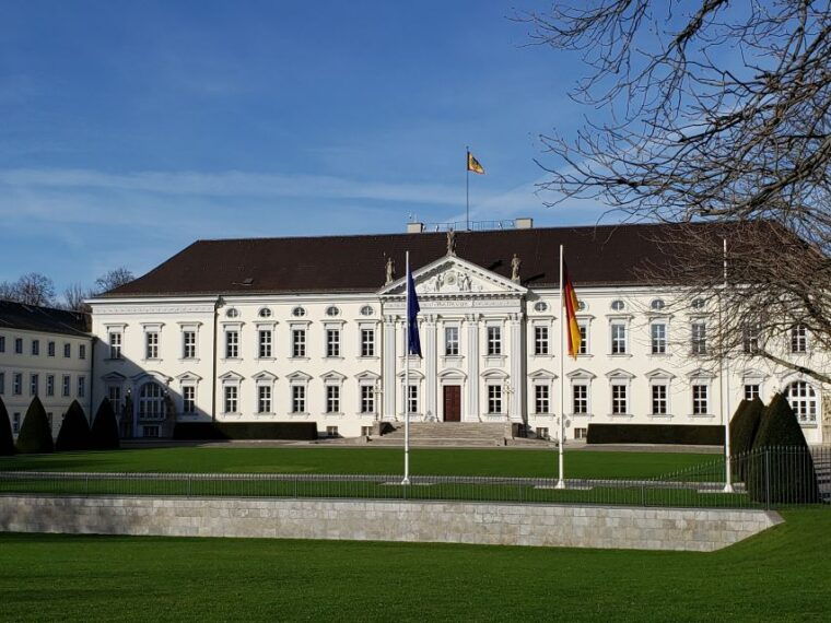 berlin-highlights-of-the-city-a-private-bus-tour