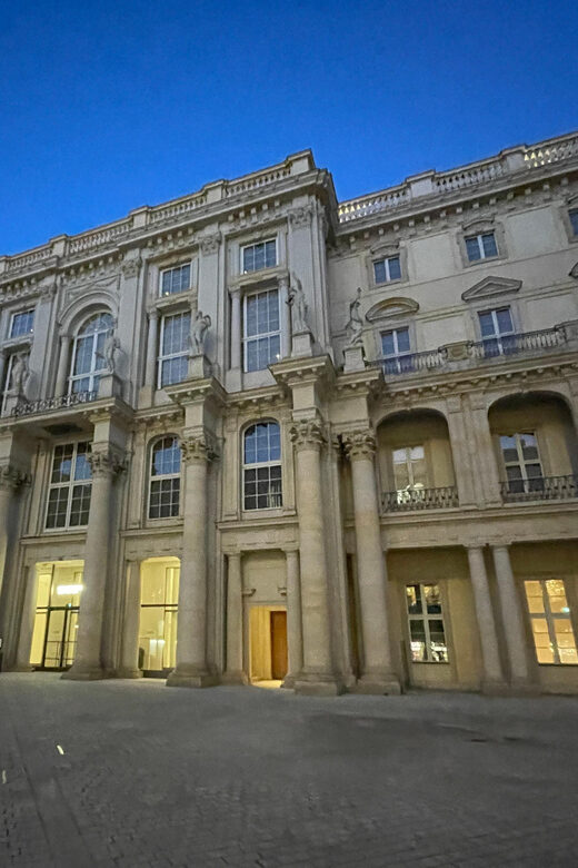 Berlin: history walk - sightseeing walk in english - Itinerary Breakdown: What’s Included in the Tour