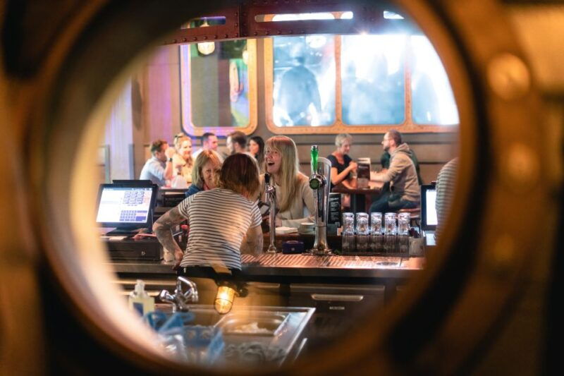 berlin-icebar-entrance-with-complimentary-drinks