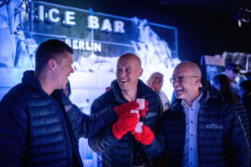 berlin-icebar-entrance-with-complimentary-drinks