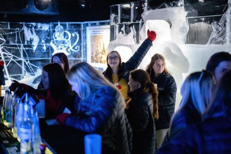 berlin-icebar-entrance-with-complimentary-drinks