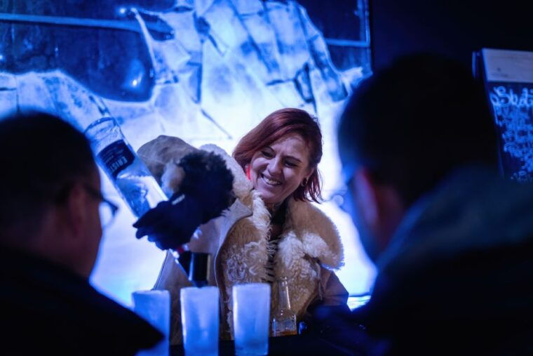 berlin-icebar-entrance-with-complimentary-drinks