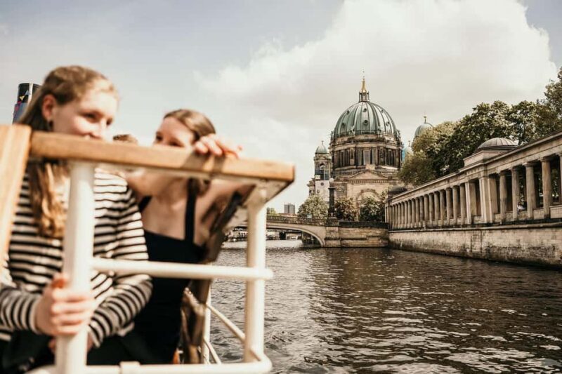 Berlin: Italo Disco Sunset Cruise on the Spree River - An In-Depth Look at the Italo Disco Sunset Cruise