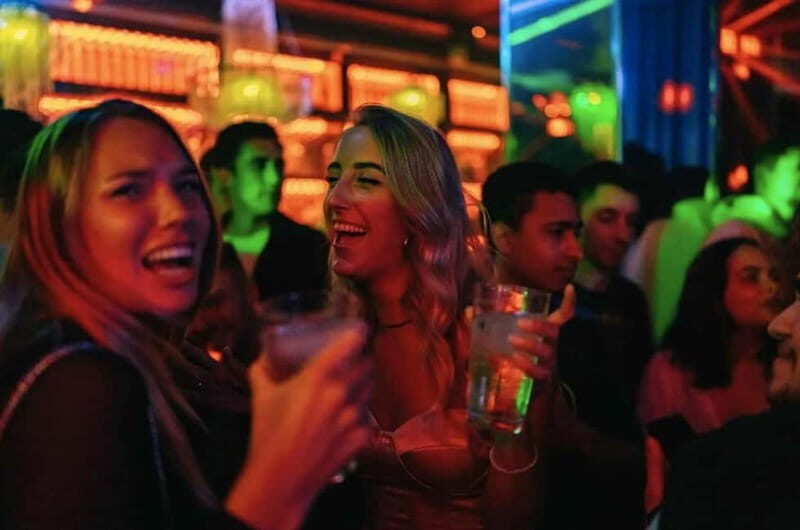 Berlin: Ludwig's Original Pub Crawl with VIP Club Entry - Key Points