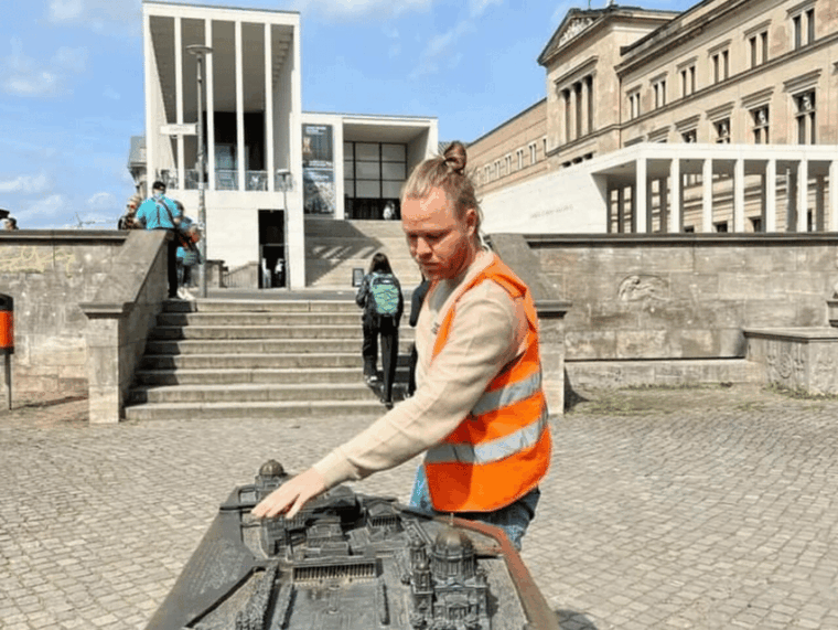 berlin-private-bike-tour-by-a-local-guide-in-danish-english