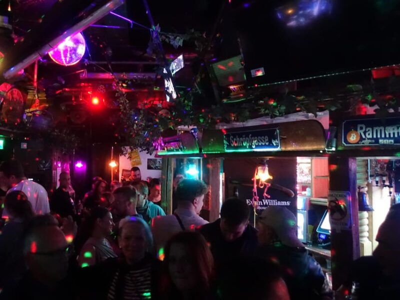 berlin-private-pub-crawl-with-insider-guide-free-shots