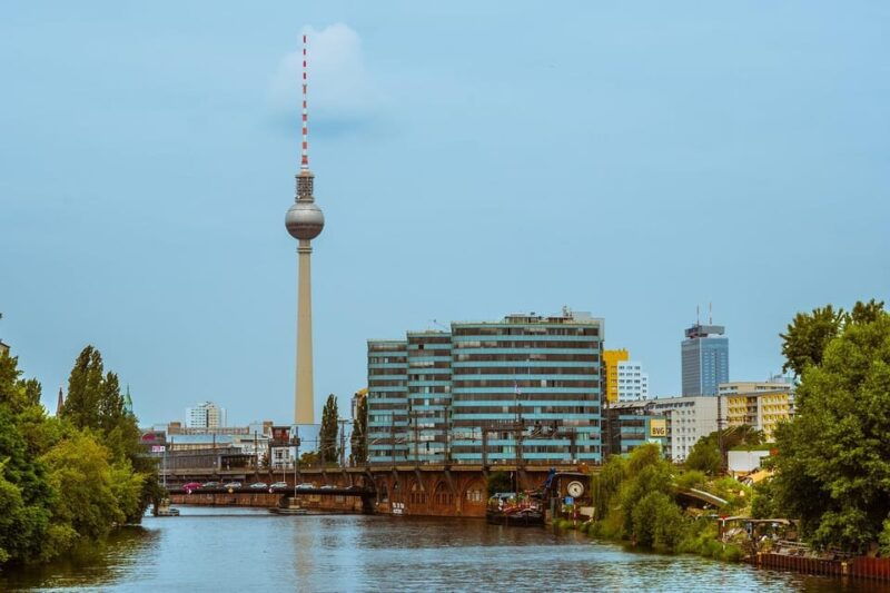 berlin-private-sightseeing-ride-with-a-local