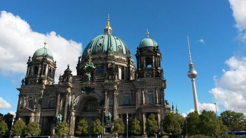 berlin-private-sightseeing-ride-with-a-local
