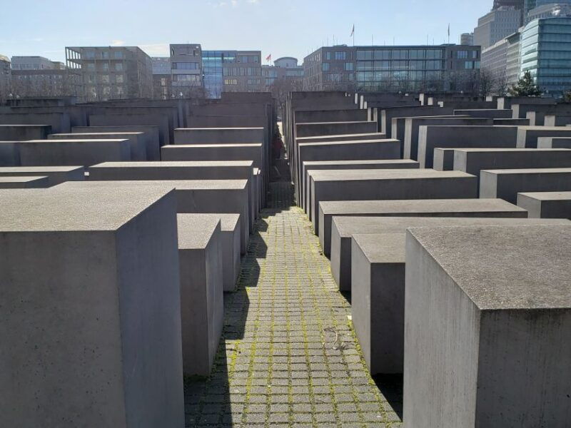 berlin-private-walking-tour-through-the-city-center