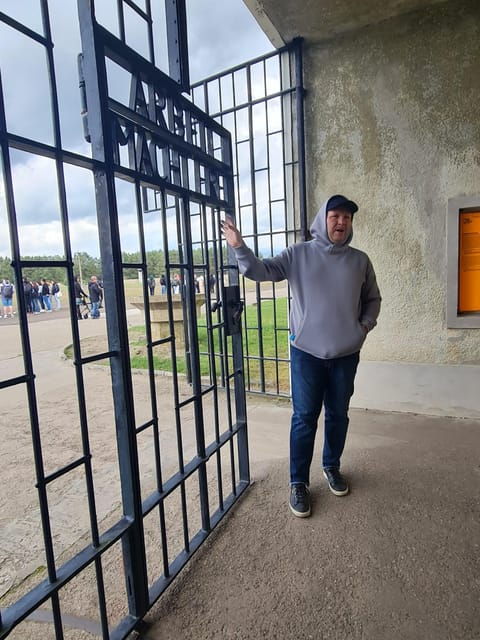berlin-sachsenhausen-memorial-with-max-6-people-by-car