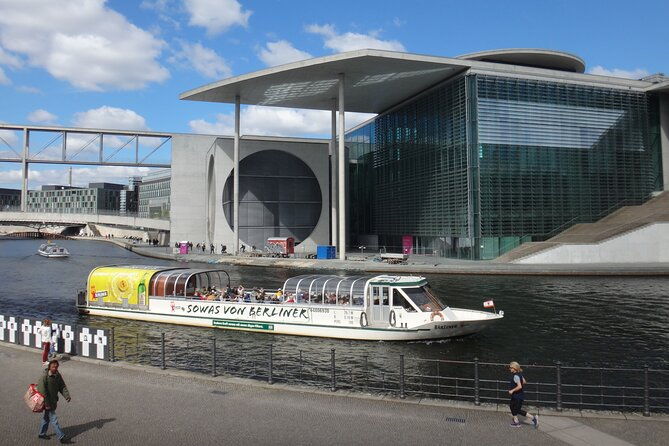 berlin-sightseeing-boat-tour-on-the-spree