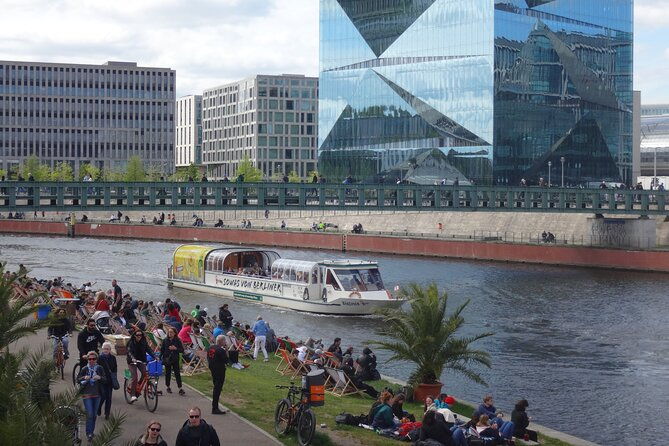 berlin-sightseeing-boat-tour-on-the-spree