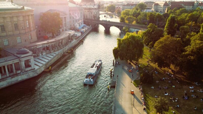 berlin-spree-river-romantic-moon-boat-ride