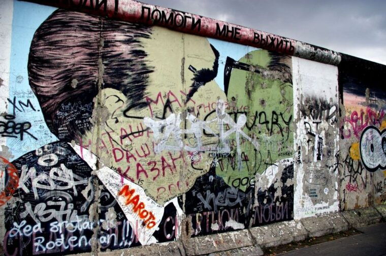 berlin-street-art-and-graffiti-private-walking-tour