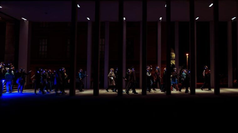 berlin-walk-and-dance-silent-disco-tour-with-80s-90s