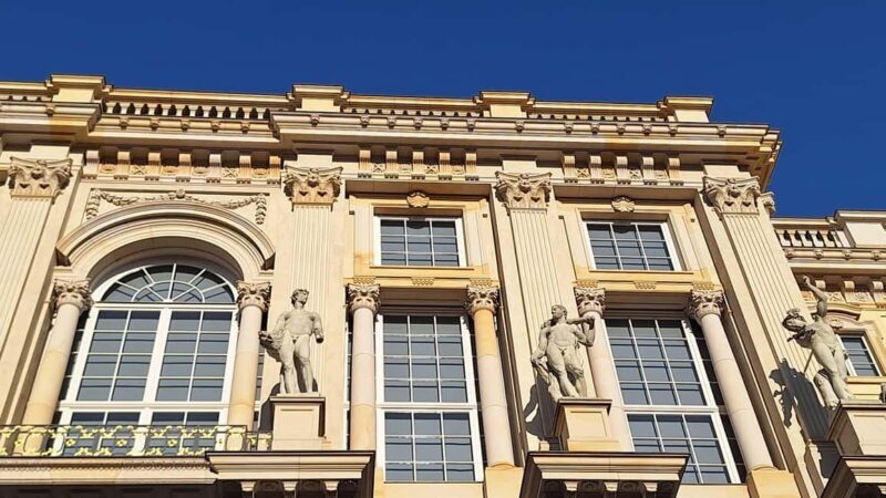 Berlin: Walking tour of the old town  TV tower, city hall, palace - End in Style—Explore More