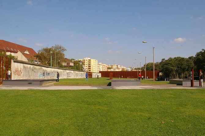 berlin-wall-tour-tears-tunnels-and-triumphs-small-group