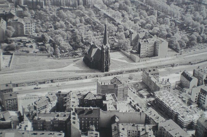 berlin-wall-tour-tears-tunnels-and-triumphs-small-group