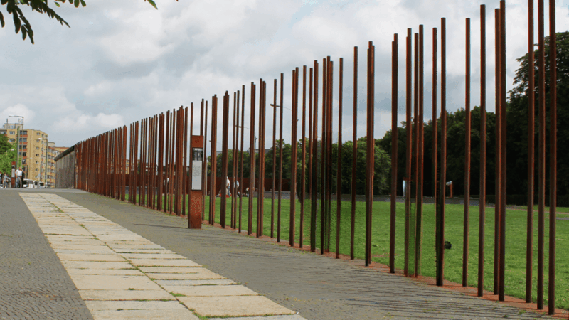 berlin-wall-tour-tears-tunnels-triumphs-small-group