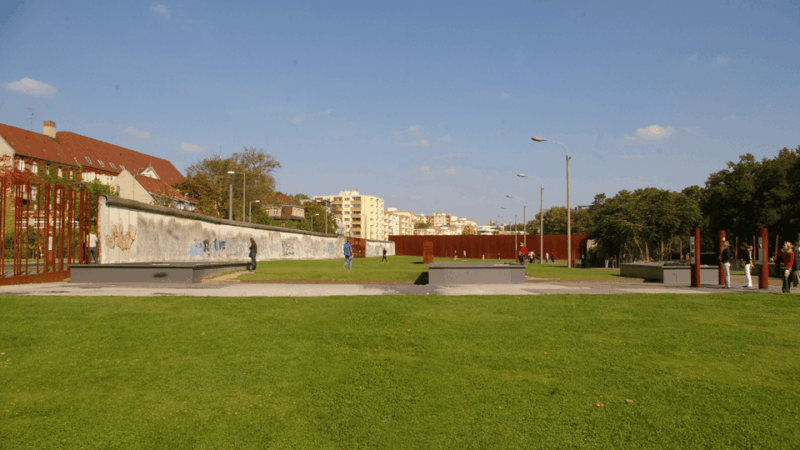 berlin-wall-tour-tears-tunnels-triumphs-small-group
