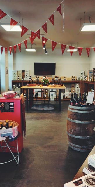 berlin-wine-on-canvas-paint-workshop-and-wine-tasting
