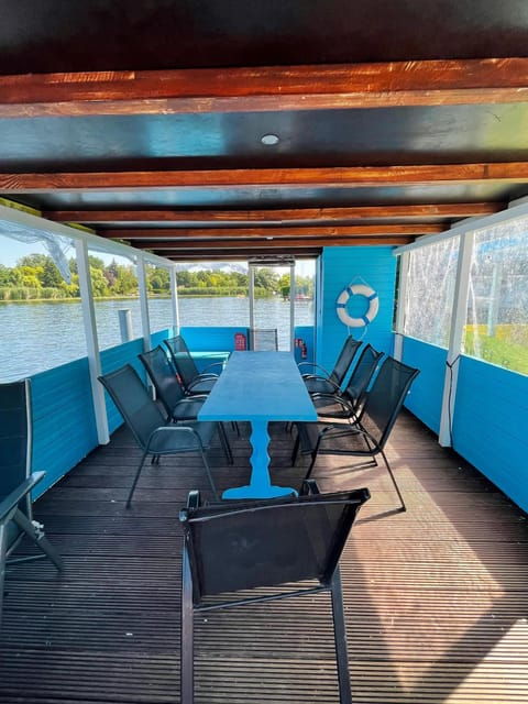 berlin-wonderful-days-renting-the-raft-antigua